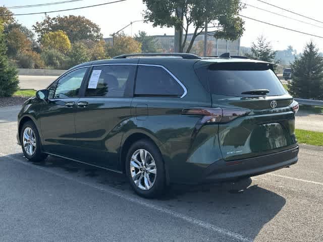 Used 2026 Toyota Sienna XLE AWD/4WD image 22