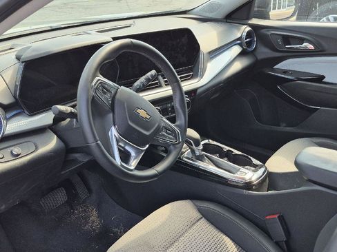 Used 2024 Chevrolet Trax LT w/ Driver Confidence Package FWD image 8