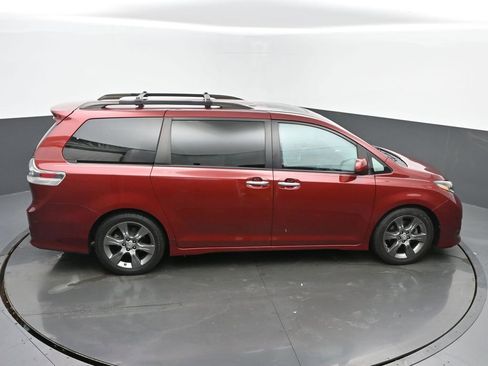 Used 2015 Toyota Sienna SE image 46