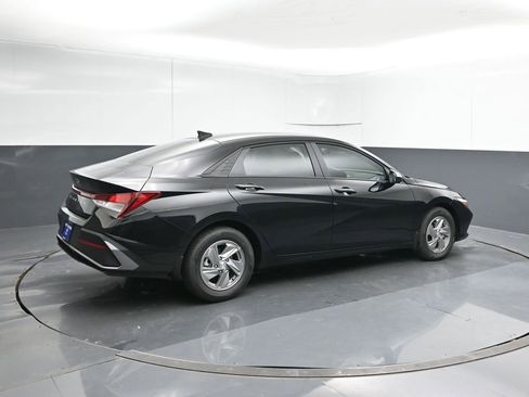 New 2026 Hyundai Elantra SE FWD image 5
