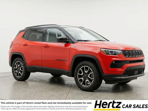 Used 2025 Jeep Compass Trailhawk AWD/4WD image 1