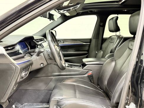 Used 2023 Jeep Grand Cherokee Overland w/ Advanced Protech Group III image 26