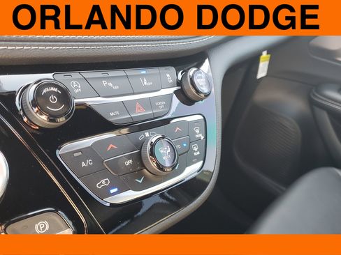 New 2026 Chrysler Pacifica Select image 25