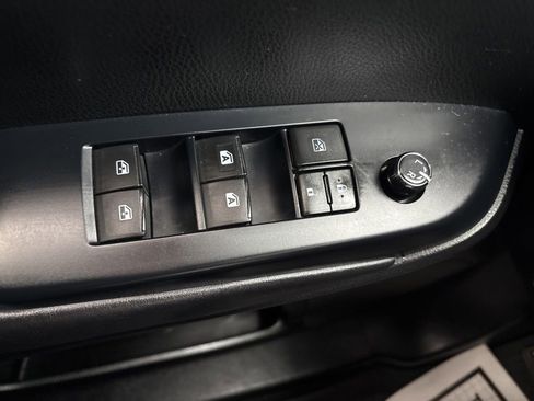 Used 2018 Toyota Highlander SE image 15