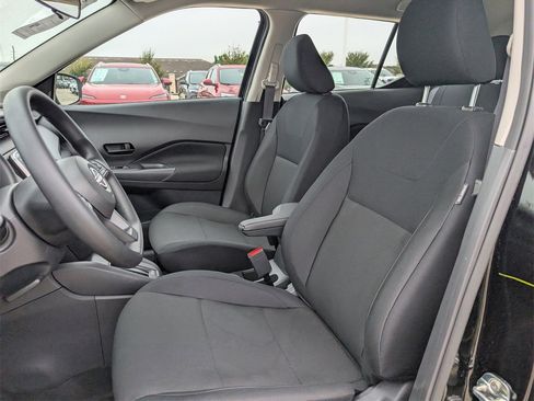 New 2025 Nissan Kicks Play S image 19