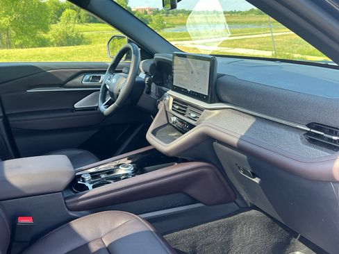 Used 2026 Ford Explorer Platinum AWD/4WD image 28