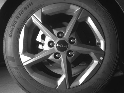 Used 2025 Kia K4 FWD image 15