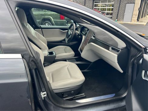 Used 2015 Tesla Model S 70D image 25