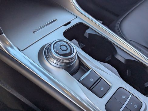 Used 2022 Ford Explorer XLT w/ Equipment Group 202A image 23