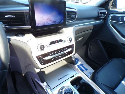 Used 2023 Ford Explorer XLT w/ Equipment Group 202A AWD/4WD image 7