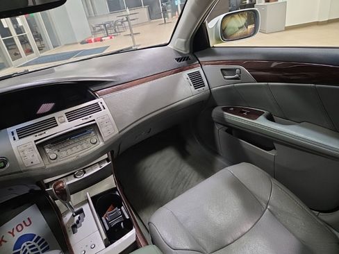Used 2010 Toyota Avalon Limited image 18