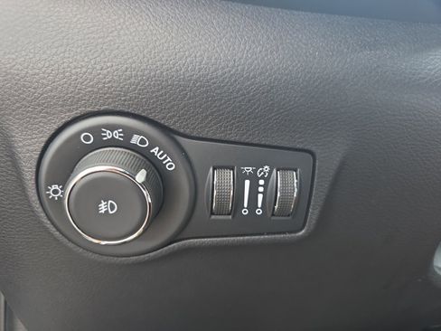 Used 2025 Jeep Compass Trailhawk AWD/4WD image 26