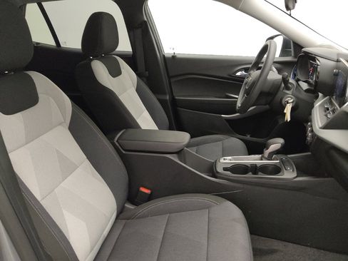 Used 2024 Chevrolet Trax LS FWD image 21