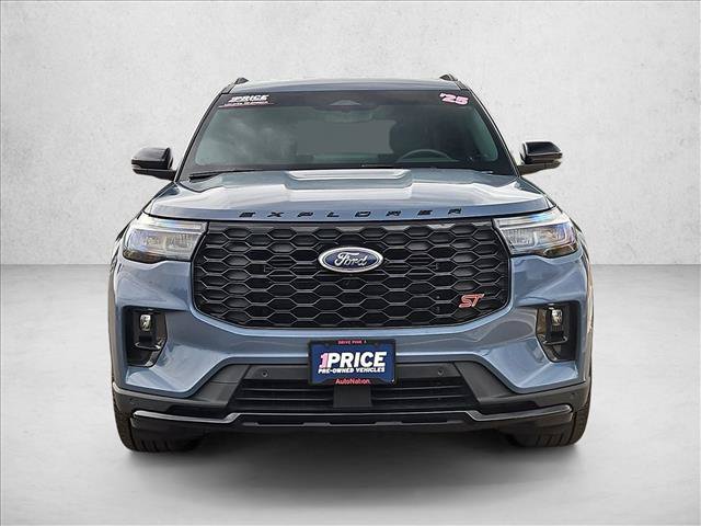 Used 2025 Ford Explorer ST AWD/4WD image 2