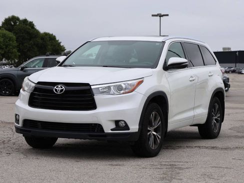 Used 2016 Toyota Highlander XLE AWD/4WD image 6