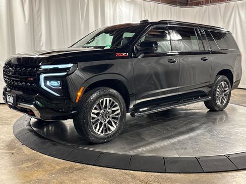 Used 2025 Chevrolet Suburban Z71 AWD/4WD image 1