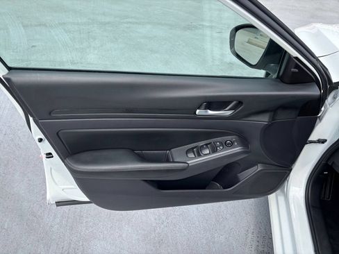 Used 2025 Nissan Altima 2.5 SV FWD image 18