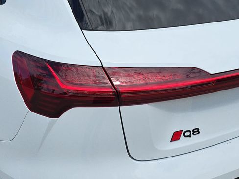 Used 2024 Audi Q8 e-tron Prestige AWD/4WD image 37