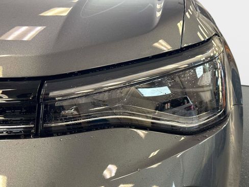 New 2026 Volkswagen Taos SE image 10