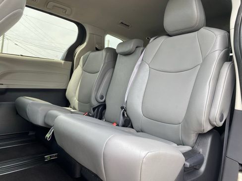 Used 2023 Toyota Sienna XLE FWD image 16