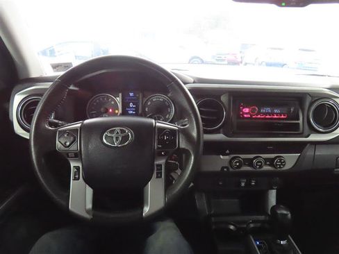 Used 2019 Toyota Tacoma SR5 RWD image 18