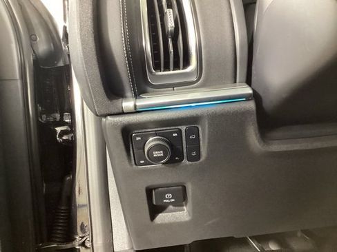 Used 2025 Ford Expedition Platinum w/ Driver's Package AWD/4WD image 14