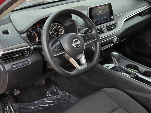 Used 2025 Nissan Altima 2.5 SV FWD image 7