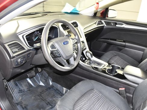 Used 2016 Ford Fusion SE FWD image 2
