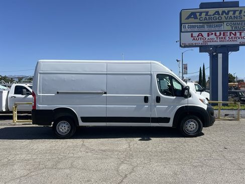 Used 2023 RAM ProMaster 2500 FWD image 2