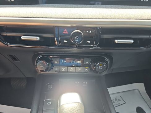 Used 2026 Nissan Kicks SV w/ SV Premium Package FWD image 23