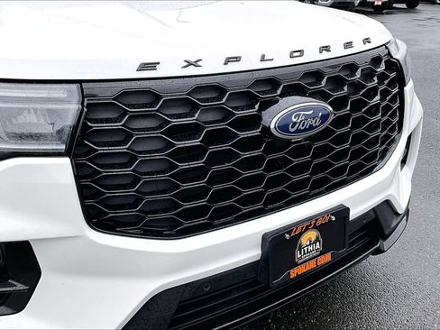 Used 2025 Ford Explorer ST-Line image 33