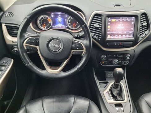 Used 2018 Jeep Cherokee Limited FWD image 22