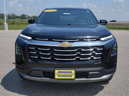 Used 2026 Chevrolet Equinox LT AWD/4WD image 2