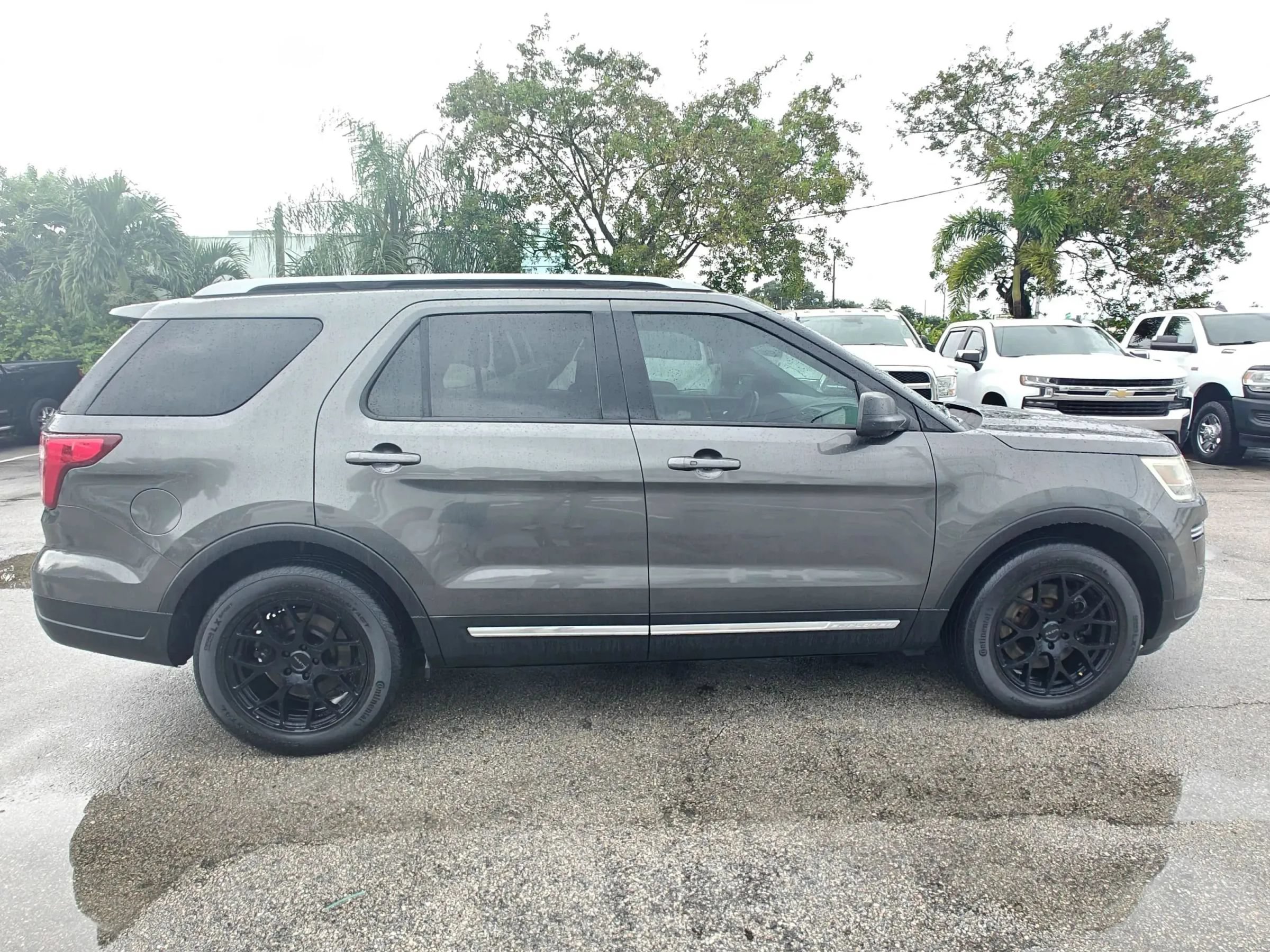Used 2018 Ford Explorer XLT w/ Class II Trailer Tow Package FWD image 8