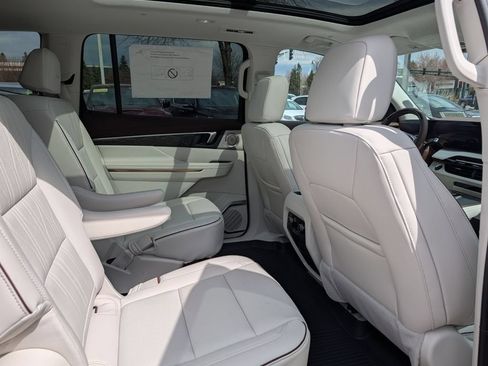 New 2026 Buick Enclave Avenir w/ Super Cruise Package AWD/4WD image 32