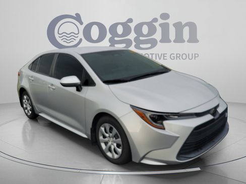 Used 2023 Toyota Corolla LE FWD image 6