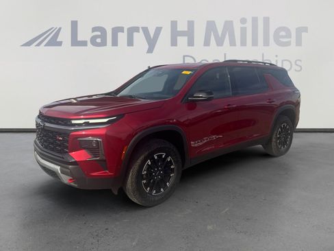 Used 2024 Chevrolet Traverse Z71 w/ Enhanced Driving Package image 1