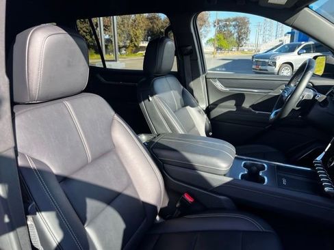 Used 2024 GMC Acadia Elevation image 33