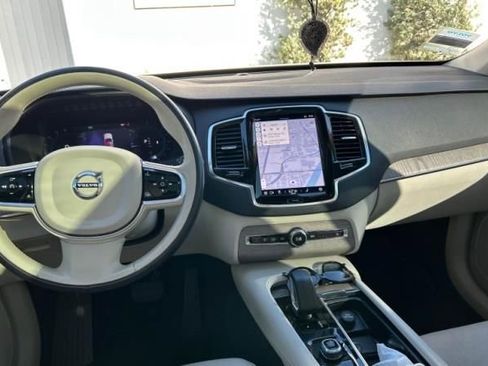Used 2023 Volvo XC90 B6 Plus image 4