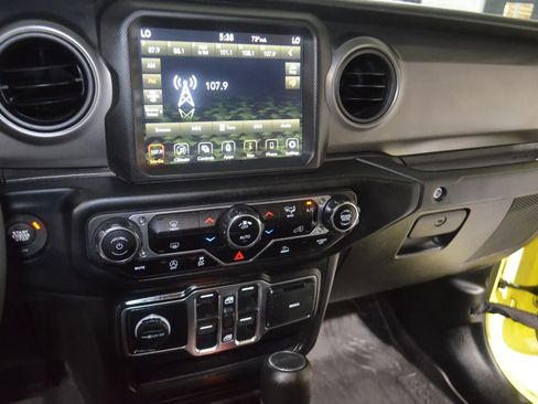 Used 2023 Jeep Gladiator Sport AWD/4WD image 25
