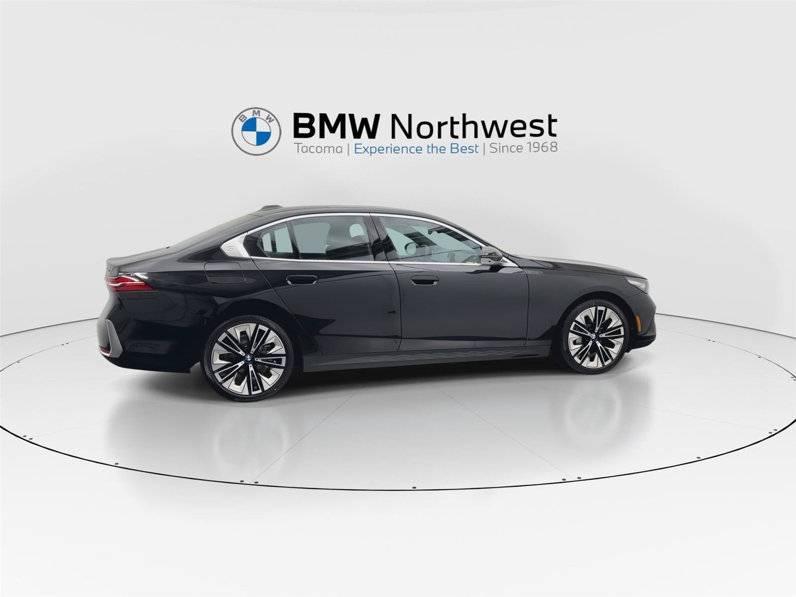 New 2026 BMW 540i xDrive w/ Premium Package AWD/4WD image 4