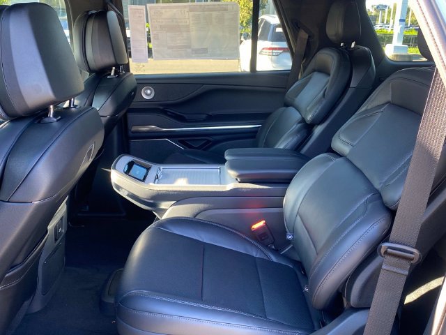 New 2027 Lincoln Navigator Reserve w/ Jet Appearance Package AWD/4WD image 7