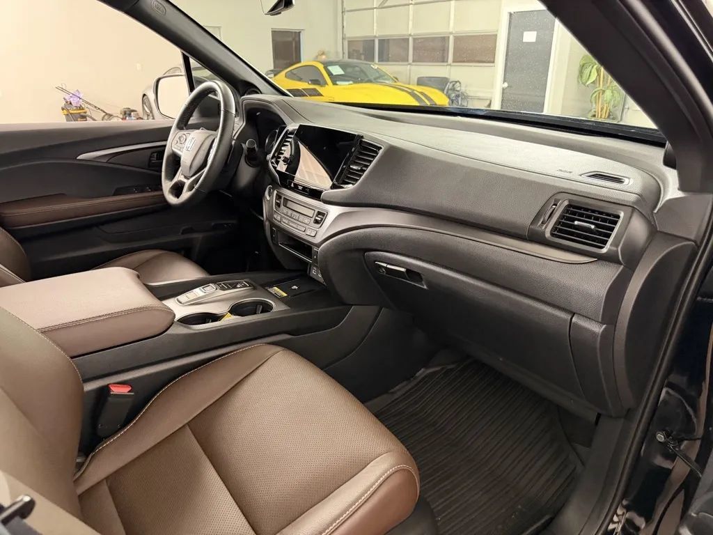 Used 2025 Honda Passport EX-L image 39