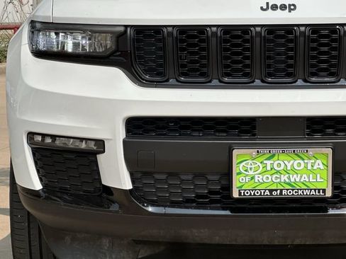 Used 2024 Jeep Grand Cherokee L Limited w/ Black Appearance Package AWD/4WD image 8