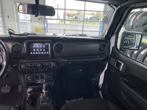 Used 2022 Jeep Wrangler Willys image 24