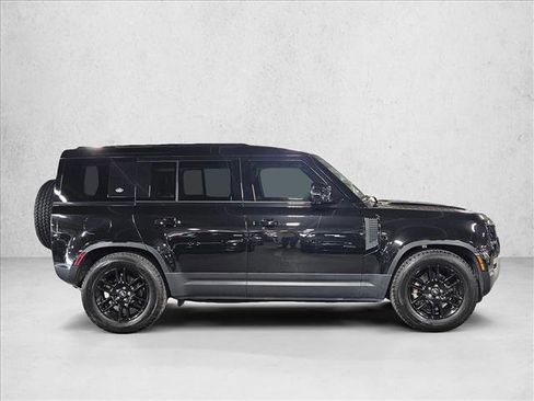 Used 2024 Land Rover Defender 110 S image 4