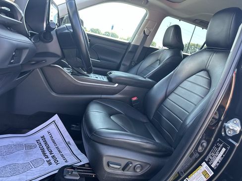 Used 2022 Toyota Highlander XLE AWD/4WD image 17