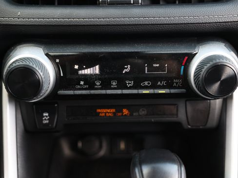 Used 2021 Toyota RAV4 LE FWD image 34