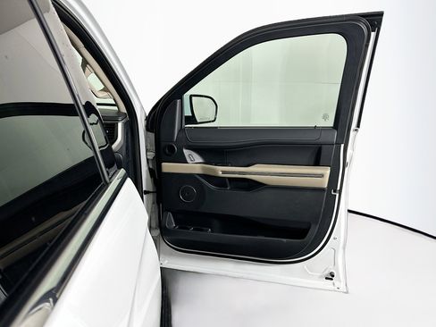 Used 2024 Ford Expedition Max XLT image 34