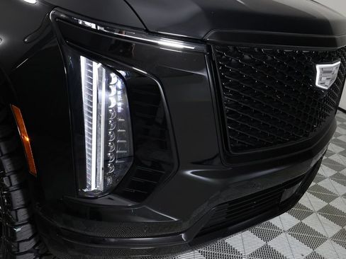 Used 2026 Cadillac Escalade Platinum Sport w/ LPO, ONYX Package AWD/4WD image 48